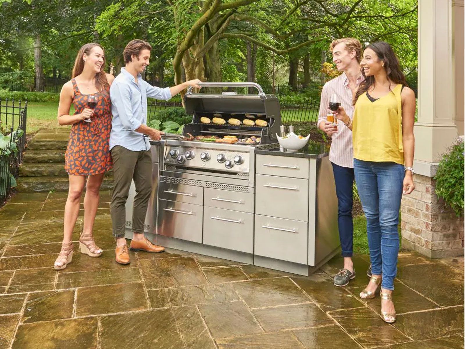 Broil King Imperial S 590i — 32″ Freestanding Gas Grill Center with Rotisserie & Side Burner