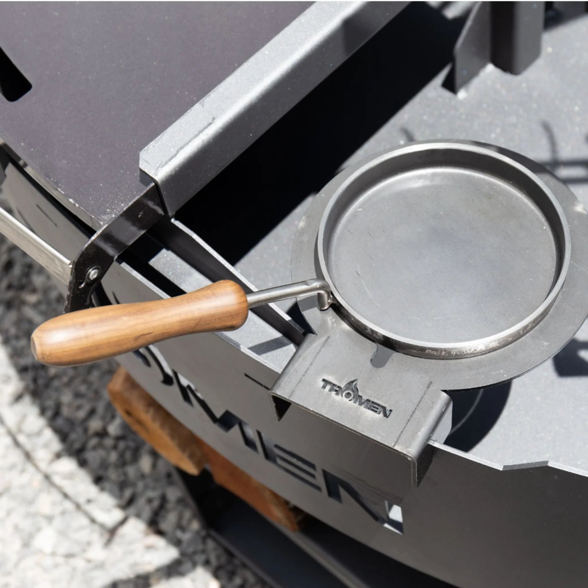 Tromen Hummer Firepit Open Fire Mega Grill with Oven