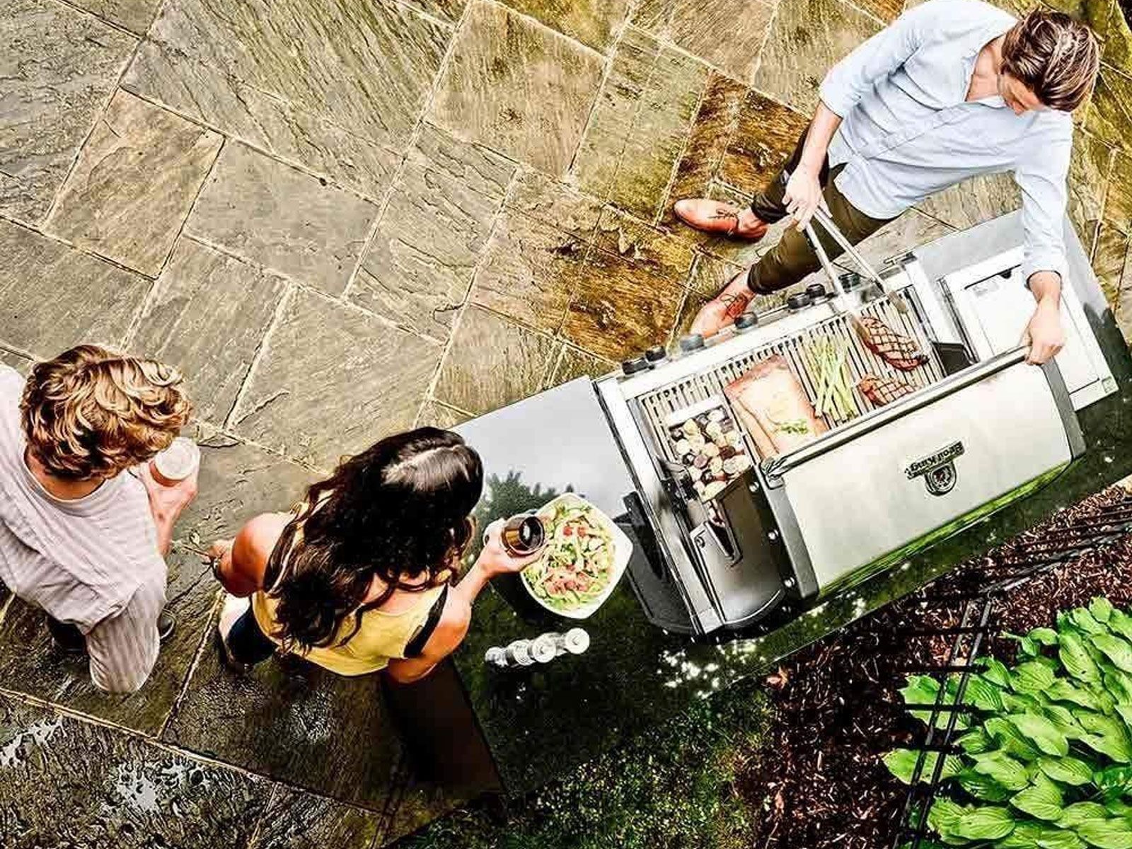 Broil King Imperial S 590i — 32″ Freestanding Gas Grill Center with Rotisserie & Side Burner